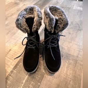 Like New. Cougar Vanetta Snow Boots by COUGAR Women’s